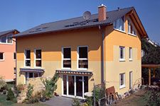 Deckung mit Frankfurter Pfanne in dunkelgrau Dachstuhl als Komplettleistung inklusiv Dachdeckung und Klempnerarbeiten 